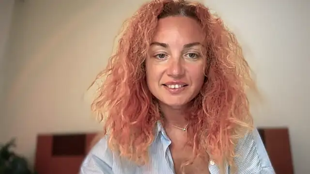 Reddgiirl online show from April 4, 2026, 7:53 pm