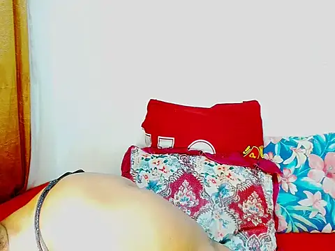 Snapshot of Love-Racheal75 chatting on October 9, 2025, 5:57 pm Love-Racheal75 online show from October 9, 2025, 5:57 pm