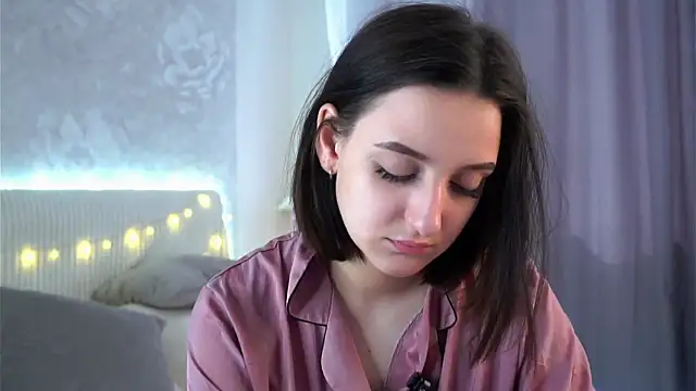 FalineBeacher online show from April 12, 2026, 2:37 am