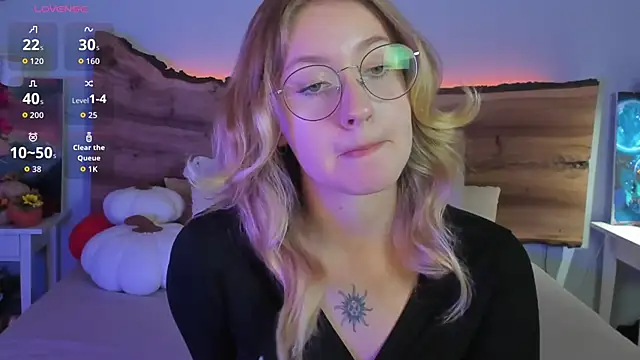 Snapshot of Nerissa_xo chatting on October 3, 2025, 8:10 pm Nerissa xo online show from October 3, 2025, 8:10 pm