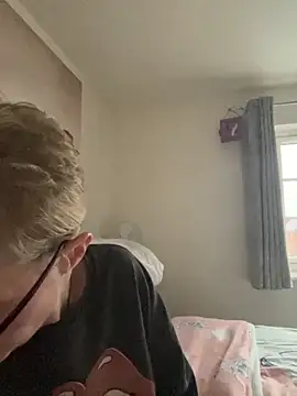 Snapshot of Curvy-Jinx chatting on November 1, 2025, 3:28 pm Curvy-Jinx online show from November 1, 2025, 3:28 pm