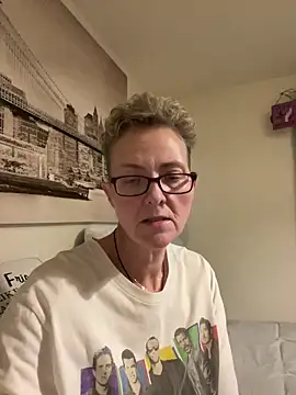 Snapshot of Curvy-Jinx chatting on January 15, 2026, 8:29 am Curvy-Jinx online show from January 15, 2026, 8:29 am