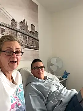 Snapshot of Curvy-Jinx chatting on November 10, 2025, 8:19 am Curvy-Jinx online show from November 10, 2025, 8:19 am