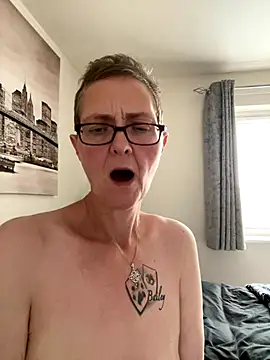 Snapshot of Curvy-Jinx chatting on October 3, 2025, 8:49 am Curvy-Jinx online show from October 3, 2025, 8:49 am