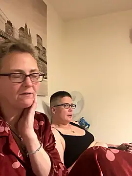 Snapshot of Curvy-Jinx chatting on January 11, 2026, 8:27 pm Curvy-Jinx online show from January 11, 2026, 8:27 pm