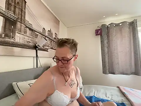 Curvy-Jinx online show from July 10, 2026, 10:59 am