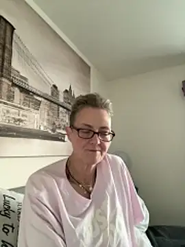 Snapshot of Curvy-Jinx chatting on January 7, 2026, 8:30 am Curvy-Jinx online show from January 7, 2026, 8:30 am