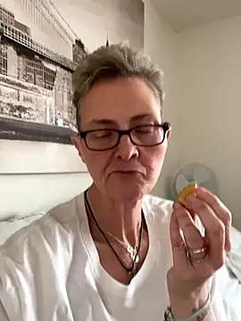 Snapshot of Curvy-Jinx chatting on January 6, 2026, 2:10 pm Curvy-Jinx online show from January 6, 2026, 2:10 pm