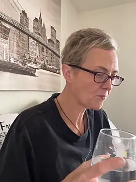 Snapshot of Curvy-Jinx chatting on November 20, 2025, 1:12 pm Curvy-Jinx online show from November 20, 2025, 1:12 pm