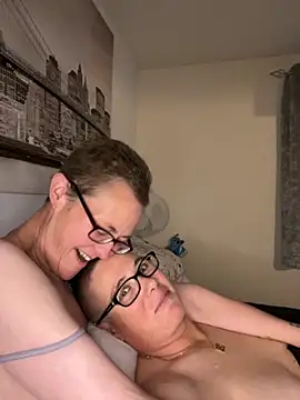 Snapshot of Curvy-Jinx chatting on October 9, 2025, 7:36 pm Curvy-Jinx online show from October 9, 2025, 7:36 pm