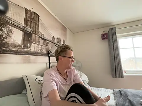 Curvy-Jinx online show from March 24, 2026, 8:47 am