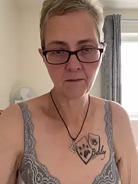 Snapshot of Curvy-Jinx chatting on November 3, 2025, 8:51 am Curvy-Jinx online show from November 3, 2025, 8:51 am