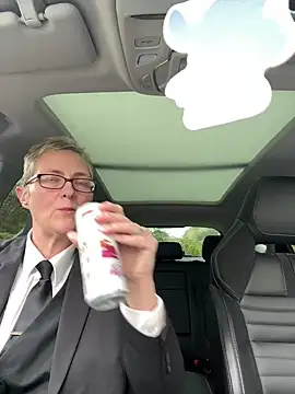 Snapshot of Curvy-Jinx chatting on October 29, 2025, 9:52 am Curvy-Jinx online show from October 29, 2025, 9:52 am