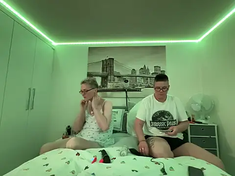 Curvy-Jinx online show from April 11, 2026, 7:28 pm