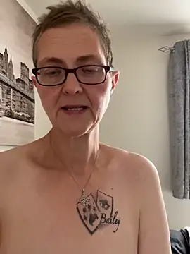 Snapshot of Curvy-Jinx chatting on October 2, 2025, 7:45 am Curvy-Jinx online show from October 2, 2025, 7:45 am