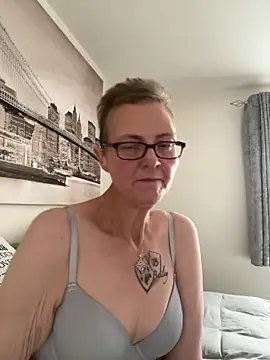 Snapshot of Curvy-Jinx chatting on October 16, 2025, 7:27 am Curvy-Jinx online show from October 16, 2025, 7:27 am