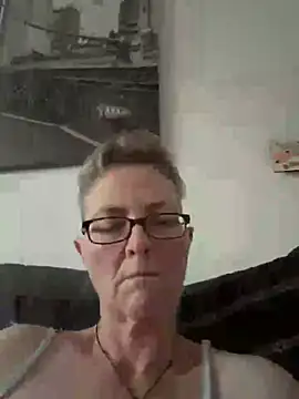 Curvy-Jinx online show from July 1, 2026, 8:09 pm