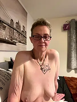 Snapshot of Curvy-Jinx chatting on January 8, 2026, 10:16 pm Curvy-Jinx online show from January 8, 2026, 10:16 pm