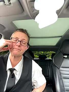 Snapshot of Curvy-Jinx chatting on October 17, 2025, 10:18 am Curvy-Jinx online show from October 17, 2025, 10:18 am