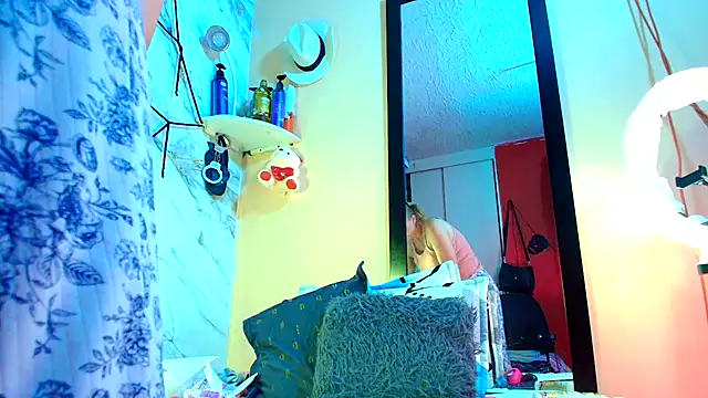 rachelroberts online show from October 19, 2025, 9:45 am