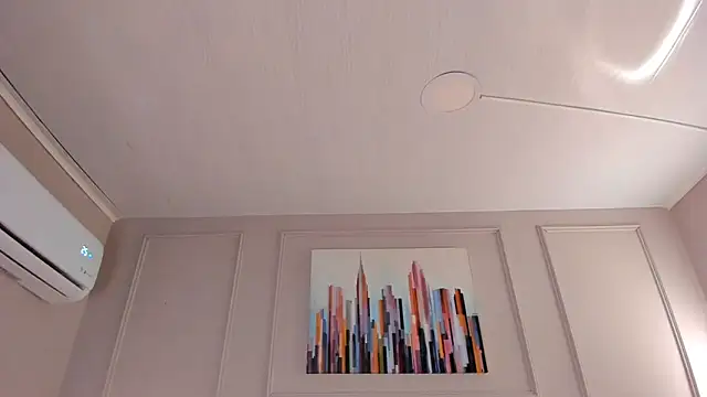 mia kisses2 online show from April 4, 2026, 8:37 pm