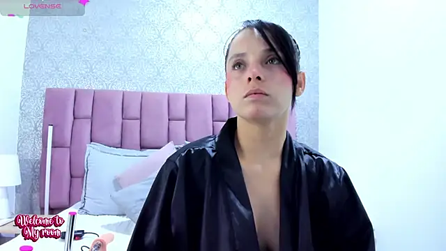 MartinaRizzi online show from October 28, 2025, 4:02 am