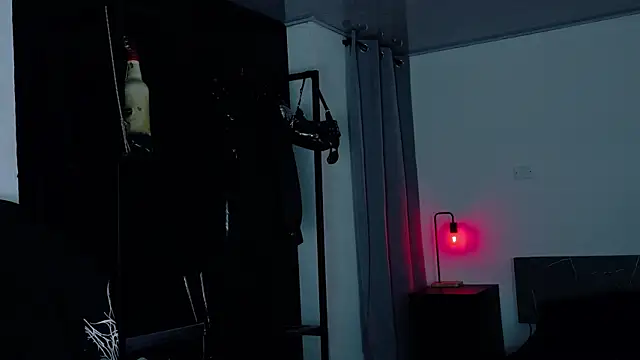 Angelabl0odborne online show from March 31, 2026, 11:07 pm