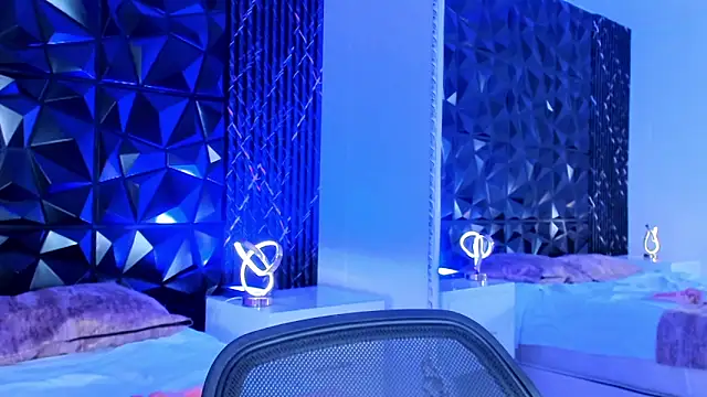 katierouge  online show from January 8, 2026, 4:18 am