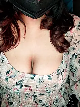 Snapshot of darling_devil chatting on December 13, 2025, 8:04 pm darling devil online show from December 13, 2025, 8:04 pm