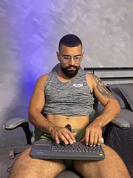 vincentjaxon online show from April 14, 2026, 7:52 pm