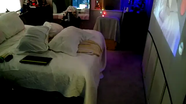 Snapshot of Luv2SuckBWC92 chatting on October 16, 2025, 2:03 pm Luv2SuckBWC92 online show from October 16, 2025, 2:03 pm