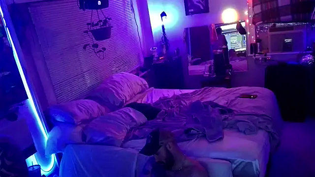 Snapshot of Luv2SuckBWC92 chatting on November 16, 2025, 11:48 am Luv2SuckBWC92 online show from November 16, 2025, 11:48 am