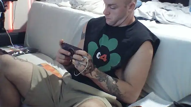 Snapshot of Luv2SuckBWC92 chatting on September 14, 2025, 1:39 am Luv2SuckBWC92 online show from September 14, 2025, 1:39 am