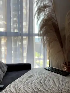 Sofi Leal online show from November 27, 2025, 12:49 pm