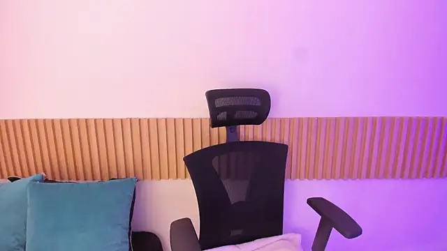 OliviaSweett online show from September 24, 2025, 6:58 pm