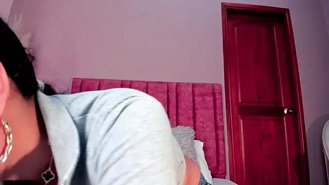 LunaAspen  online show from December 22, 2025, 2:39 pm