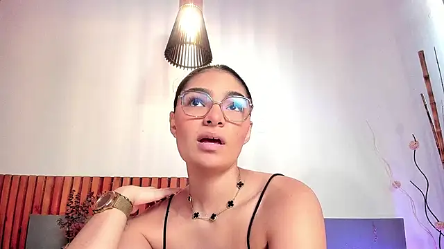 Snapshot of LunaAspen_ chatting on April 23, 2026, 6:20 pm LunaAspen online show from April 23, 2026, 6:20 pm