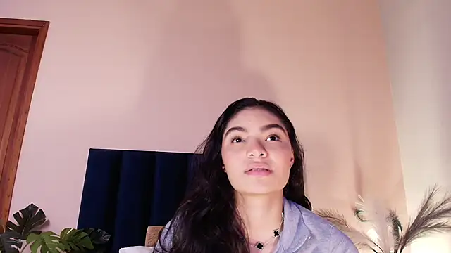 Snapshot of LunaAspen_ chatting on May 7, 2026, 6:00 pm LunaAspen online show from May 7, 2026, 6:00 pm