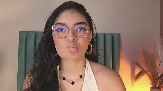 Snapshot of LunaAspen_ chatting on May 27, 2026, 6:04 pm LunaAspen online show from May 27, 2026, 6:04 pm