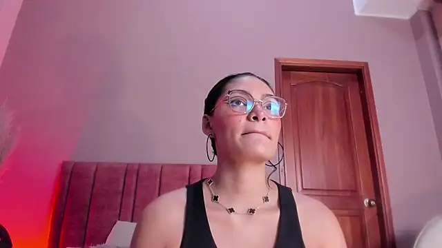 LunaAspen  online show from February 9, 2026, 6:06 pm