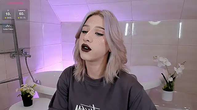 Necucub online show from September 26, 2025, 3:46 am