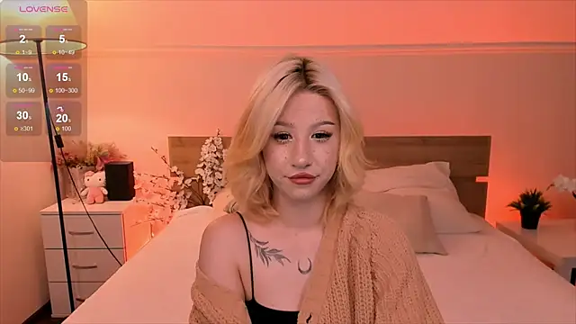 Necucub online show from September 13, 2025, 3:28 am