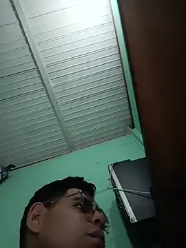 Bigtiti01 online show from December 2, 2025, 2:12 am