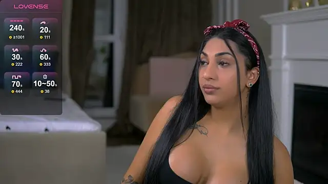 EmaHallee online show from October 29, 2025, 4:11 am