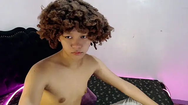 9INCHESHARDCOCK online show from April 11, 2026, 5:26 am