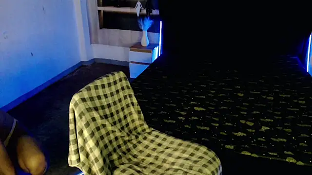 9INCHESHARDCOCK online show from May 31, 2026, 5:35 am