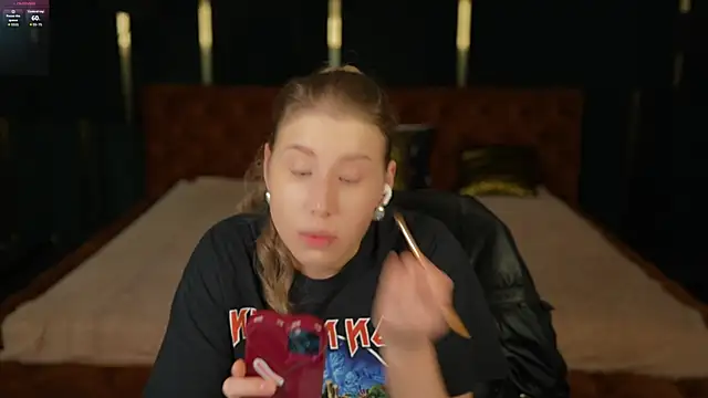 Snapshot of BadAfina chatting on October 10, 2025, 6:58 am BadAfina online show from October 10, 2025, 6:58 am