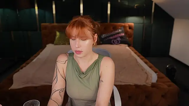 Snapshot of BadAfina chatting on October 30, 2025, 11:30 am BadAfina online show from October 30, 2025, 11:30 am