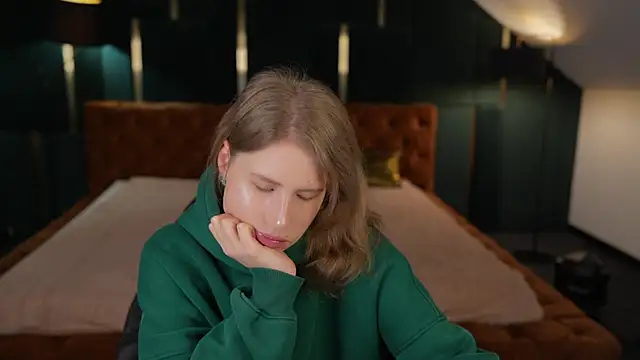 Snapshot of BadAfina chatting on October 9, 2025, 10:27 am BadAfina online show from October 9, 2025, 10:27 am