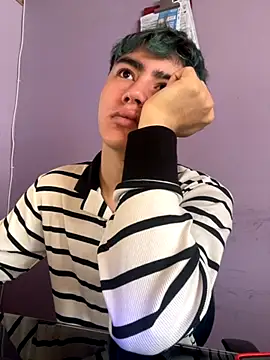 Snapshot of AlexanderCollman chatting on November 8, 2025, 1:03 pm AlexanderCollman online show from November 8, 2025, 1:03 pm